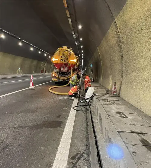 寻甸隧道排水渠清淤